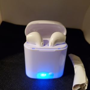 Universal Earbuds in White